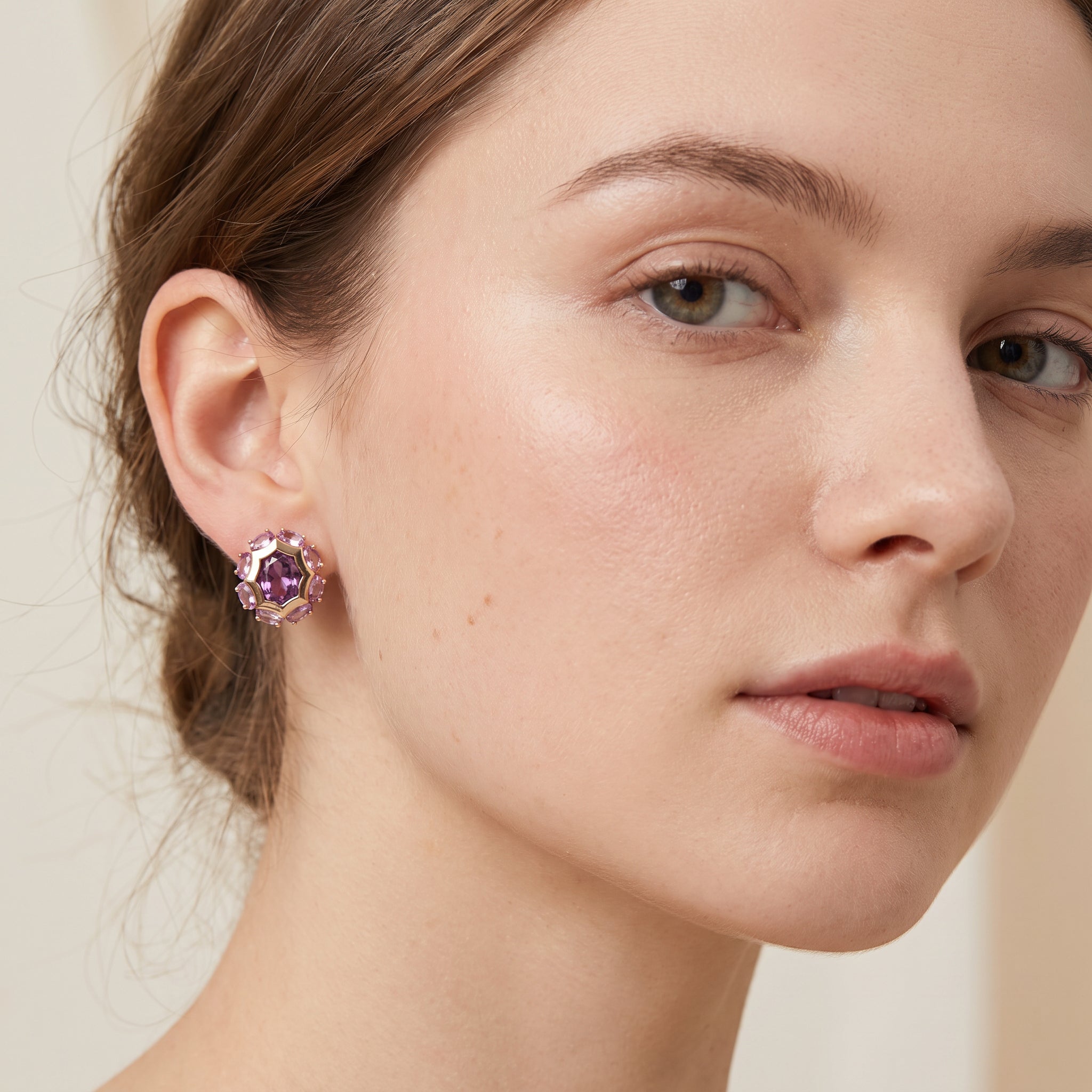 Saphira – Pendientes dorados & circonita violeta