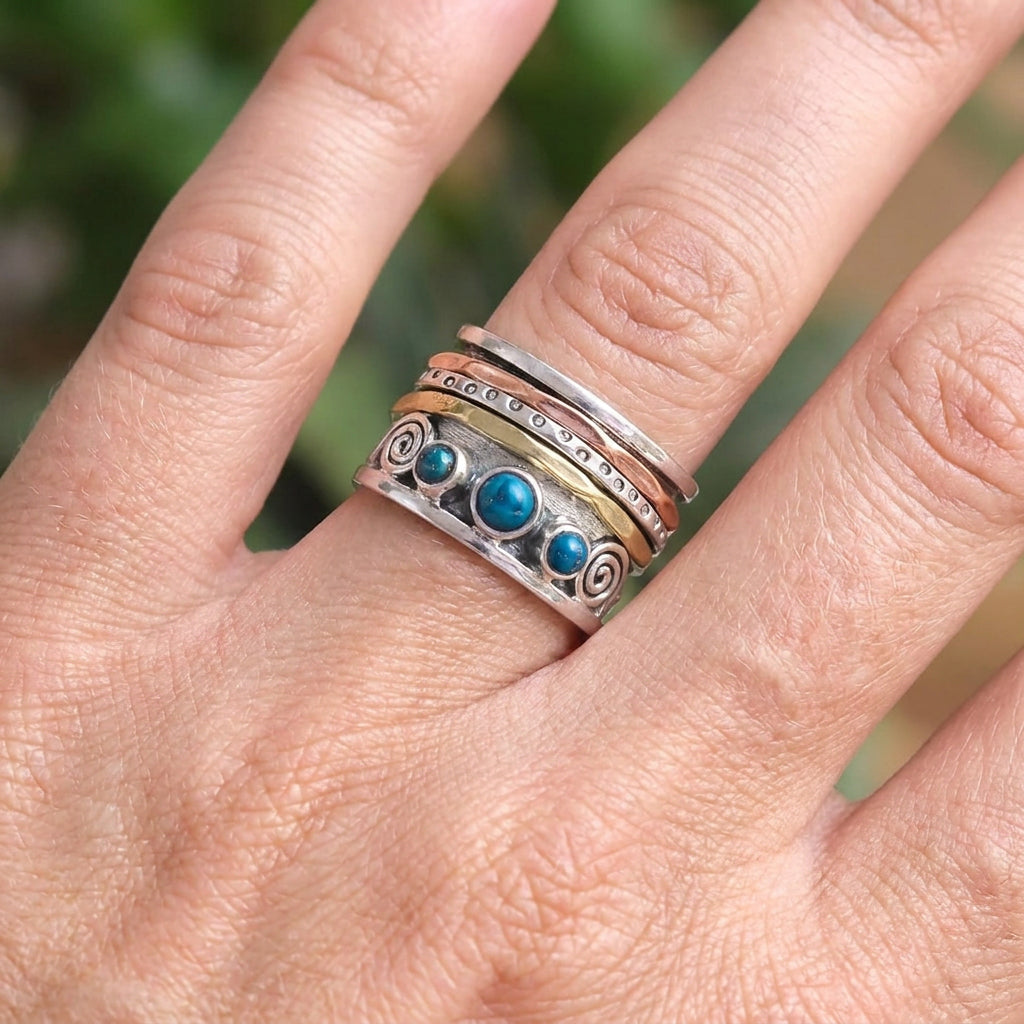 Kaia – Anillo de meditación bohemio con zafiro