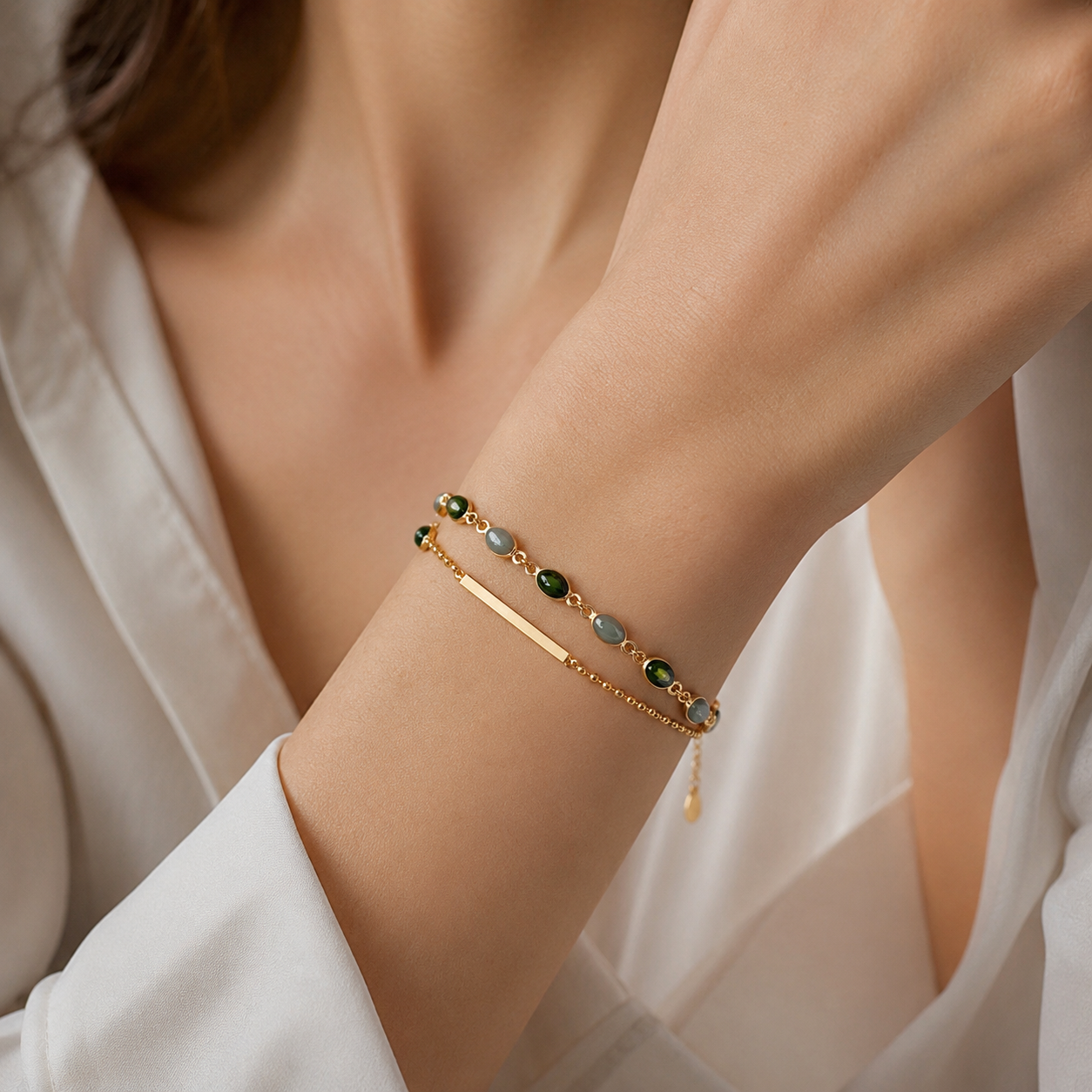 Manon – Pulsera de piedra verde en oro