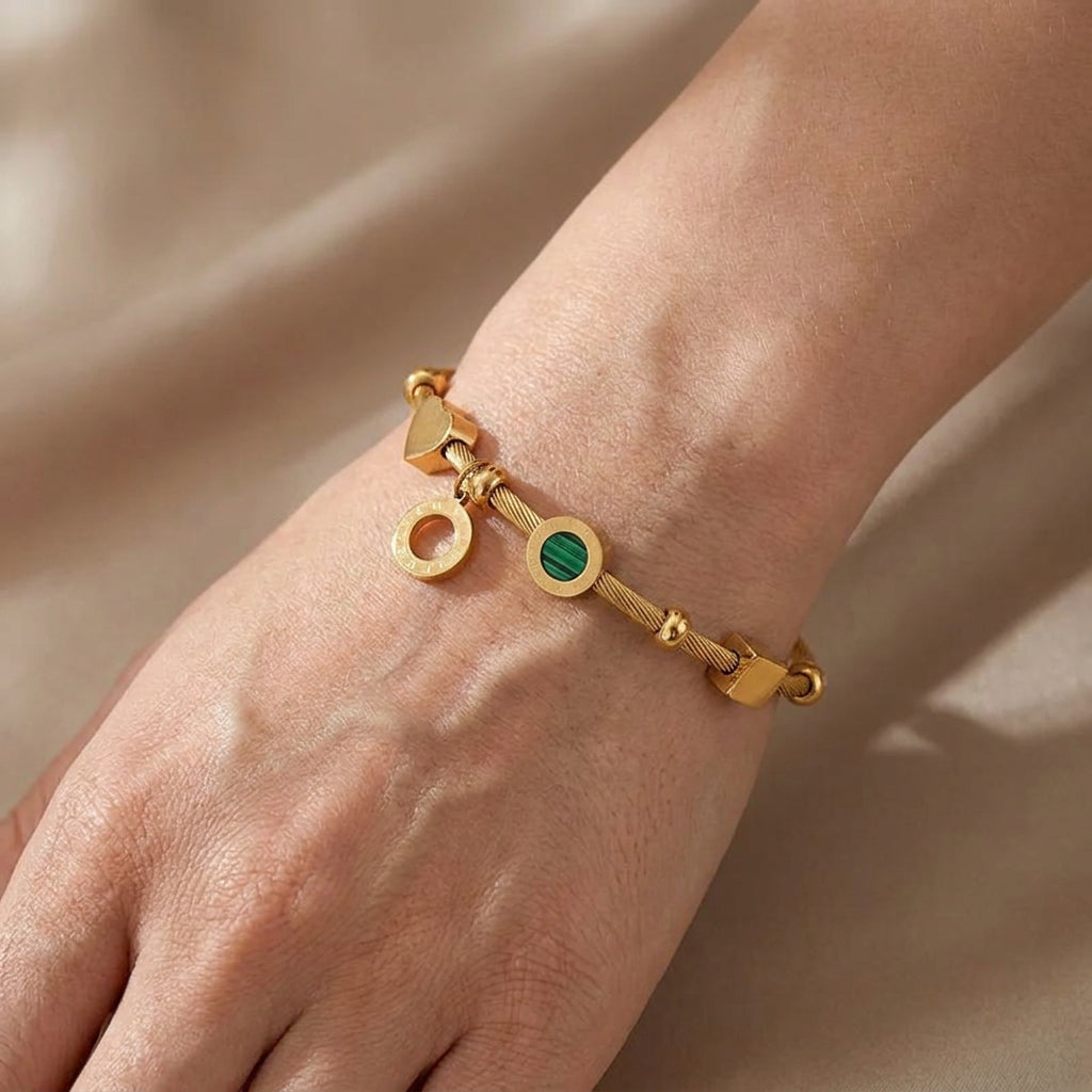 Rhian – Pulsera dorada de firma