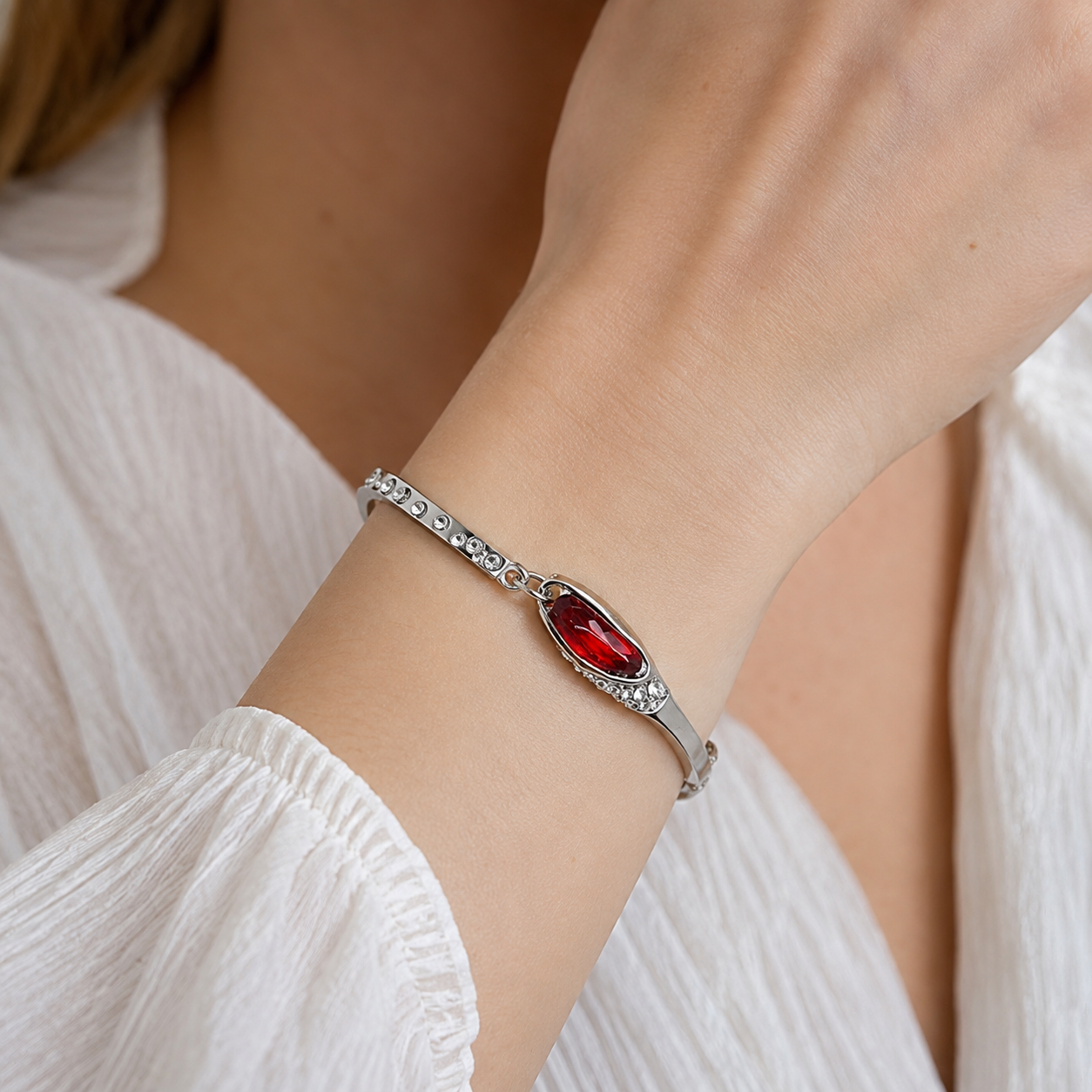 Miku – Pulsera elegante adornada con zafiros