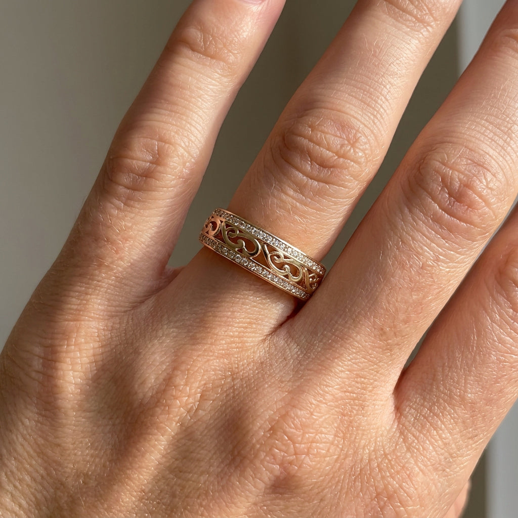 Yeri – Anillo hueco elegante