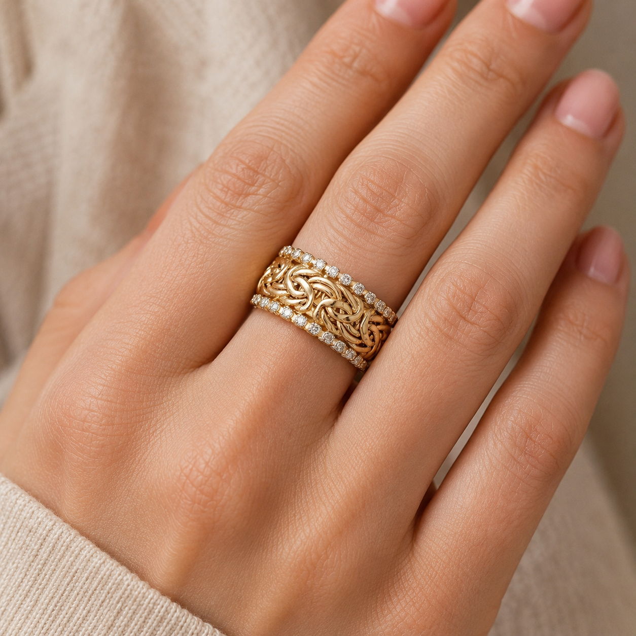 Lydia – Joya de oro trenzado con circonitas