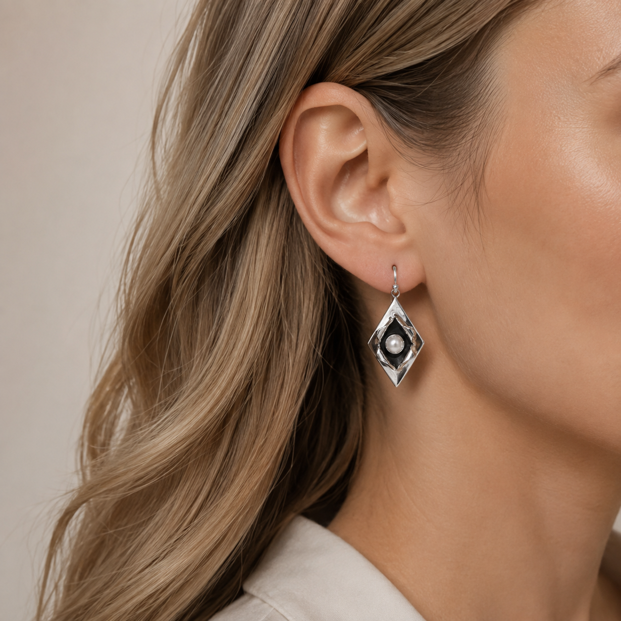Nova – Pendientes vintage de perlas y plata elegante