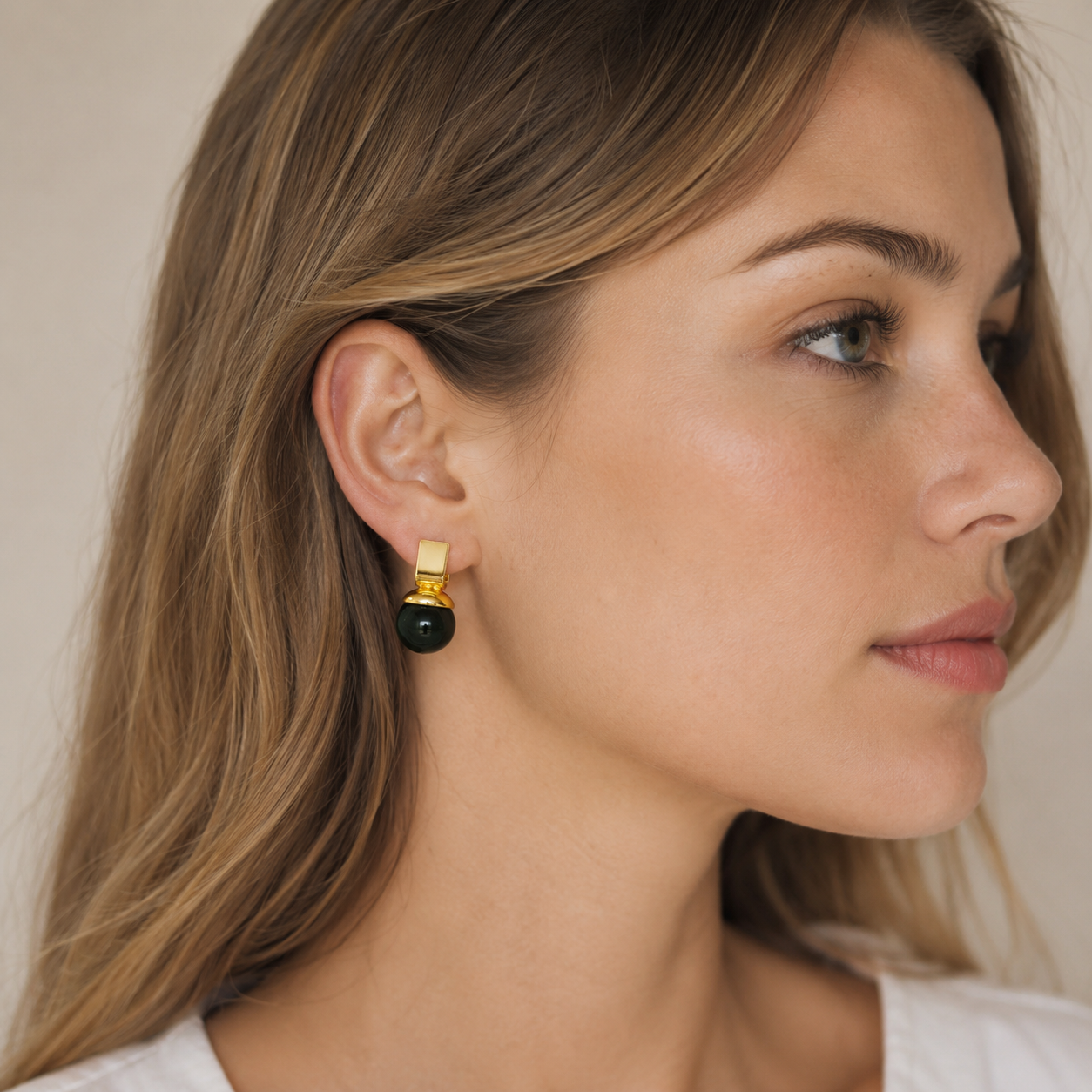 Charlie - Pendientes vintage con cristal verde y acentos dorados