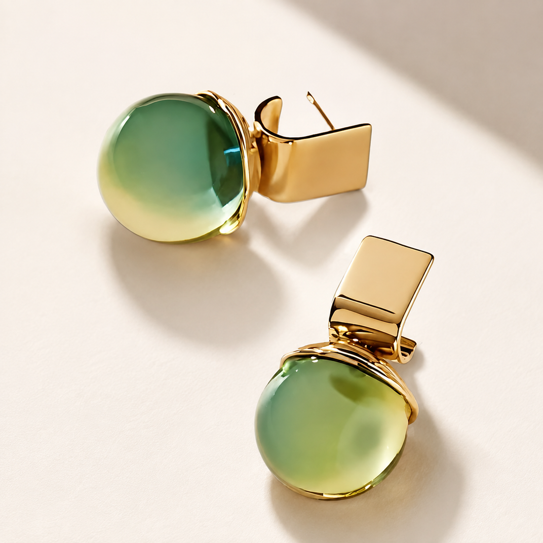 Charlie - Pendientes vintage con cristal verde y acentos dorados