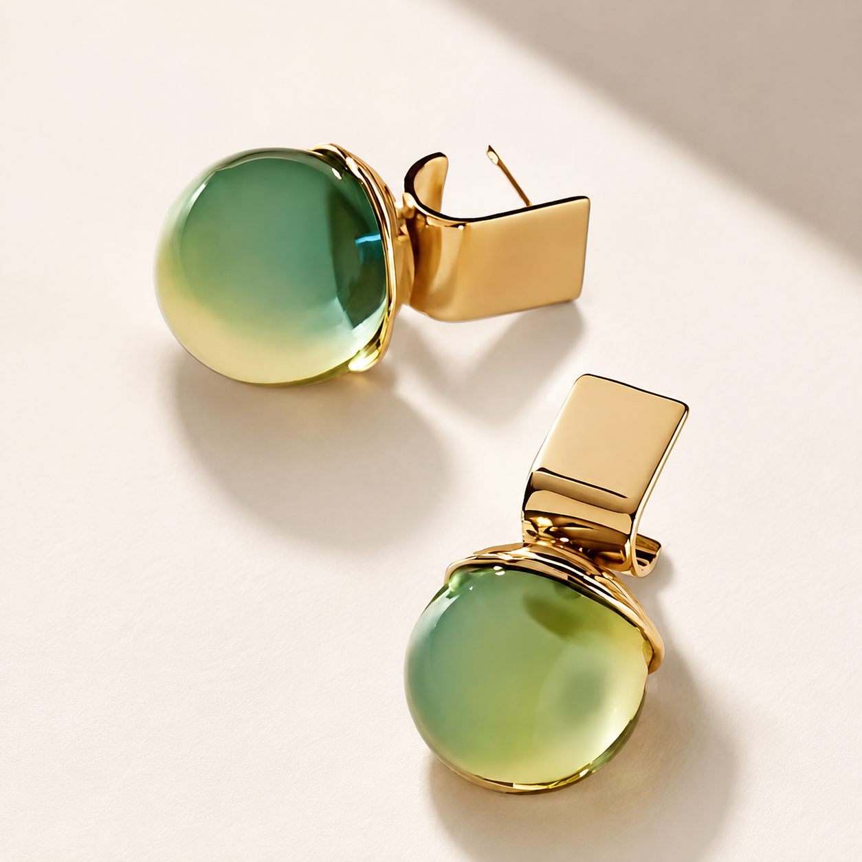 Charlie - Pendientes vintage con cristal verde y acentos dorados