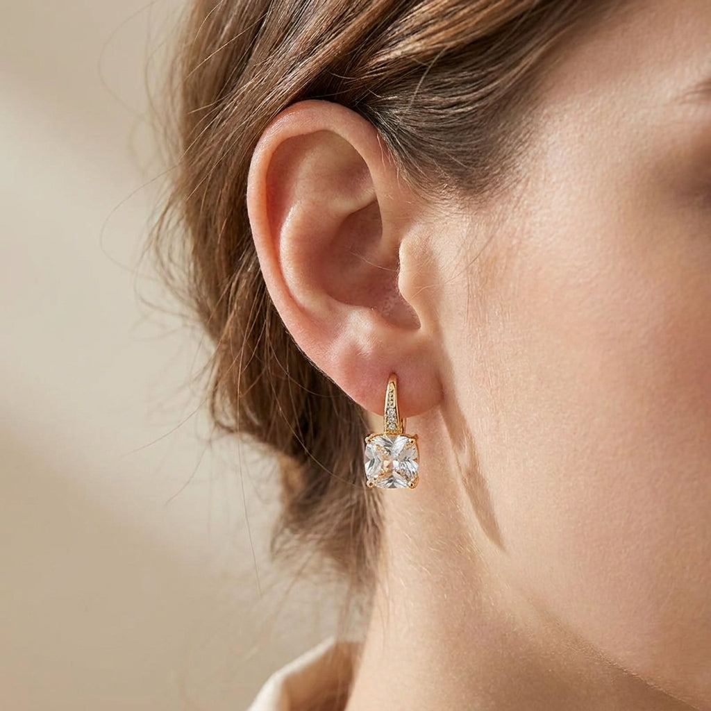 Naoko – Aros elegantes con piedras brillantes