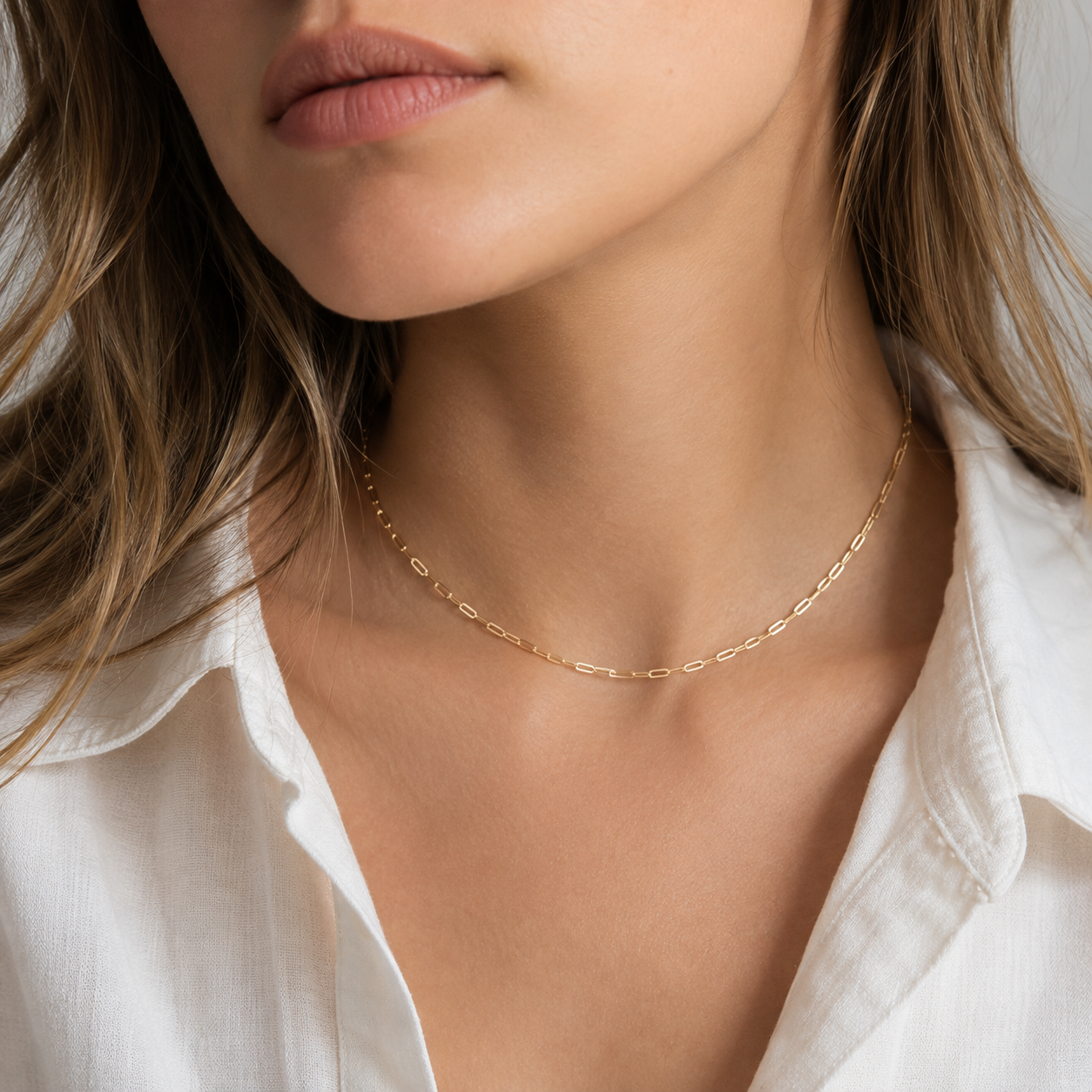 Nadia – Collar Paperclip de Oro Elegante