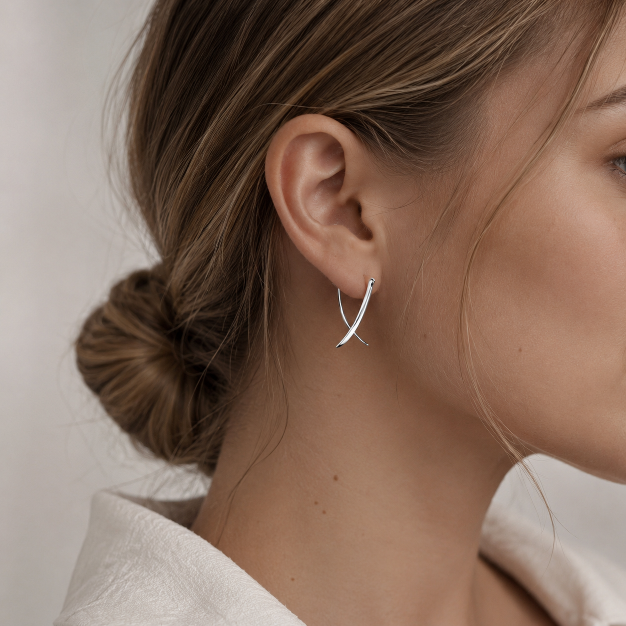 Vanny – Pendientes de cruz de oro elegante