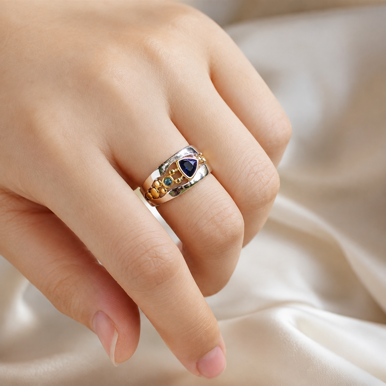 Ricca – Anillo vintage con cristal azul brillante