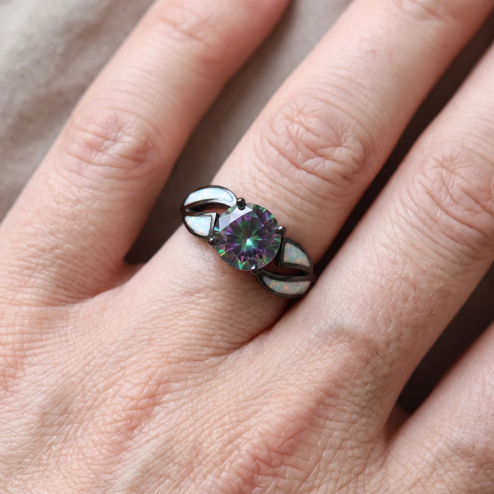 Mirella – Anillo arcoíris en ópalo y topacio