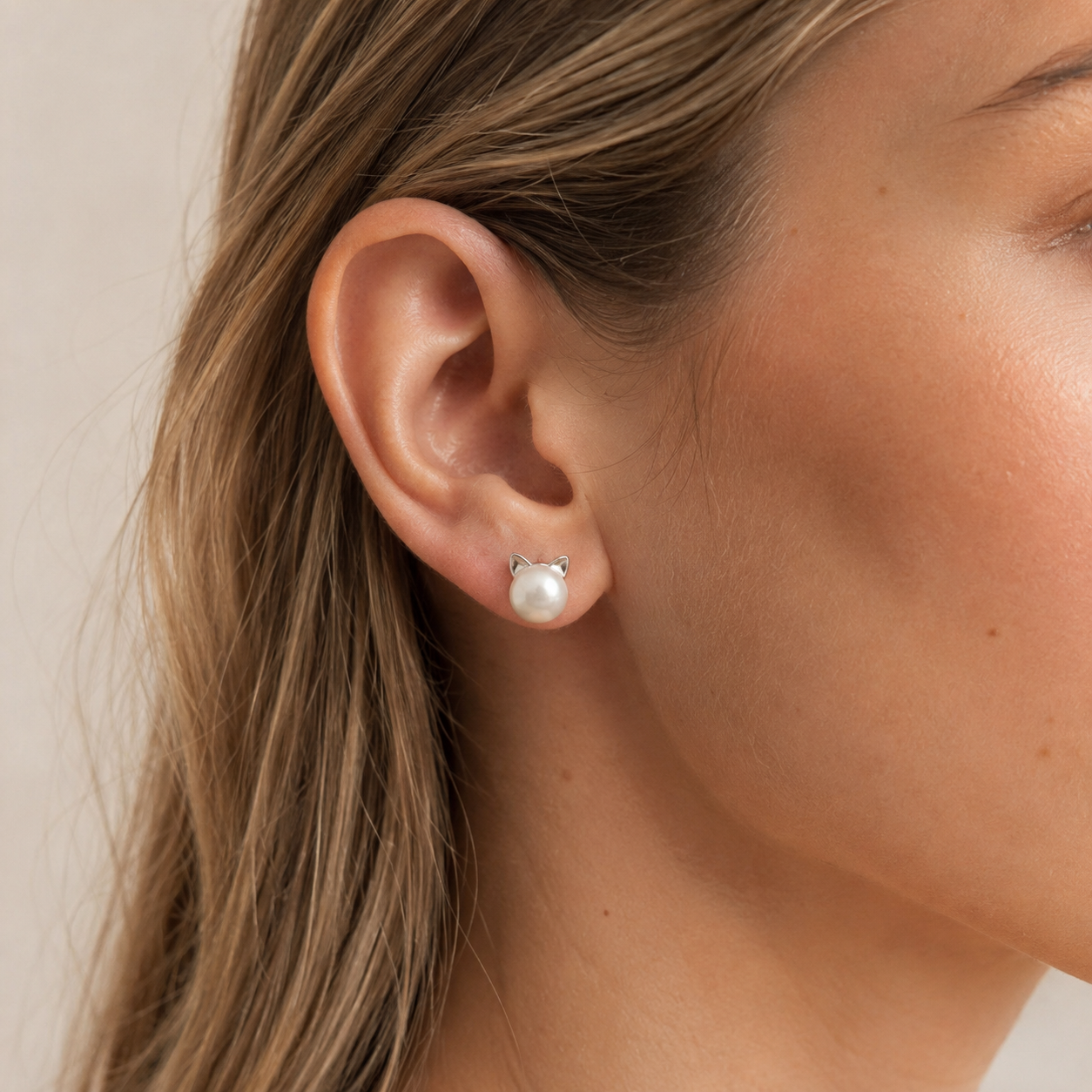 Nori – Pendientes de chatones y perlas de plata