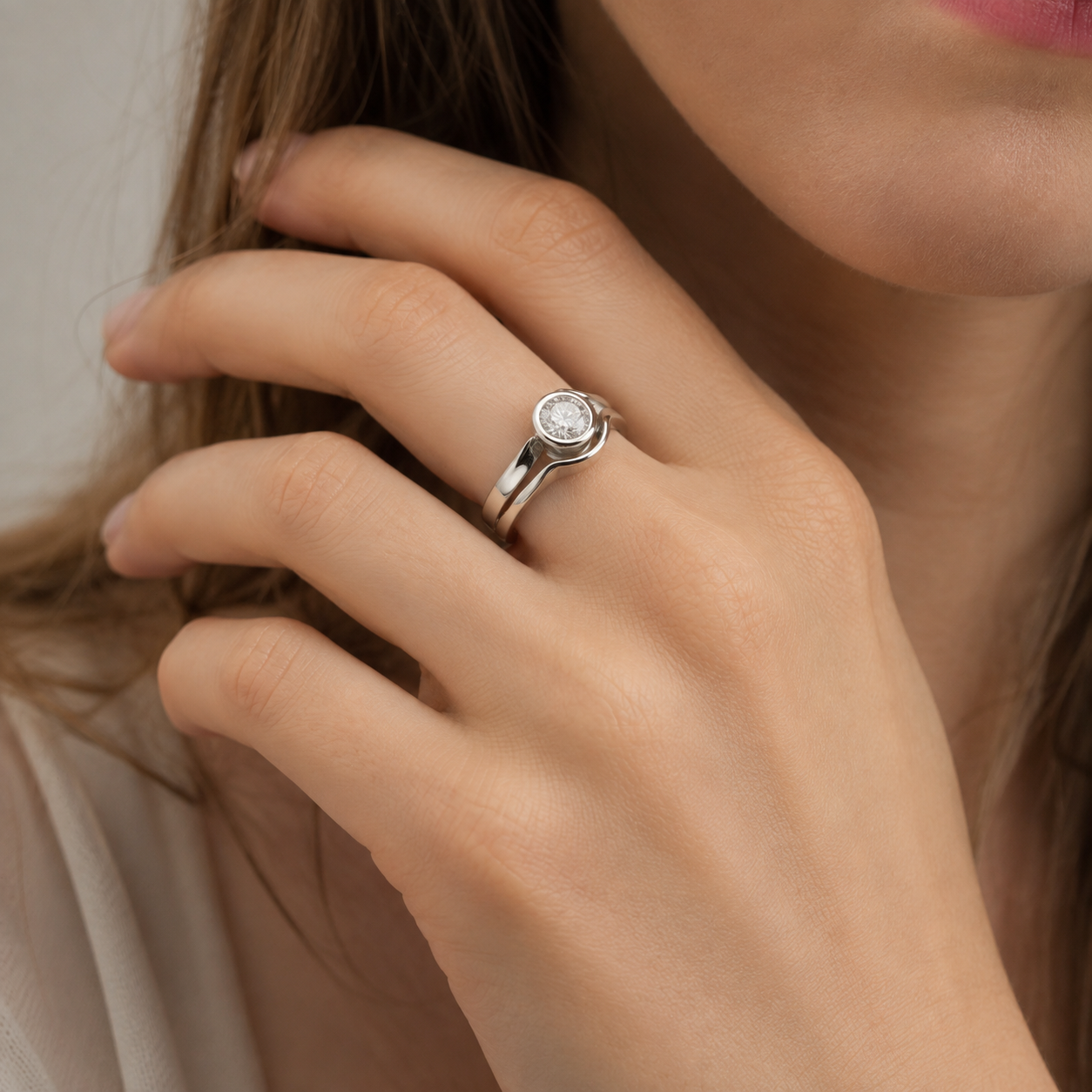 Aria – Anillo de plata vintage con cristal blanco redondo