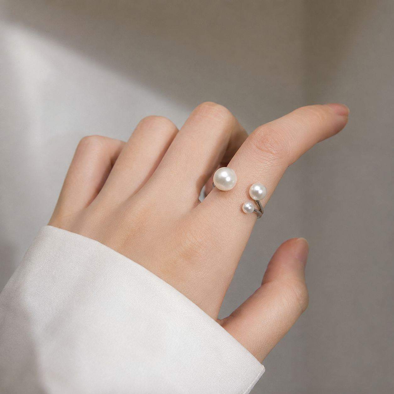 Amandine – Anillo ajustable con tres perlas de agua dulce