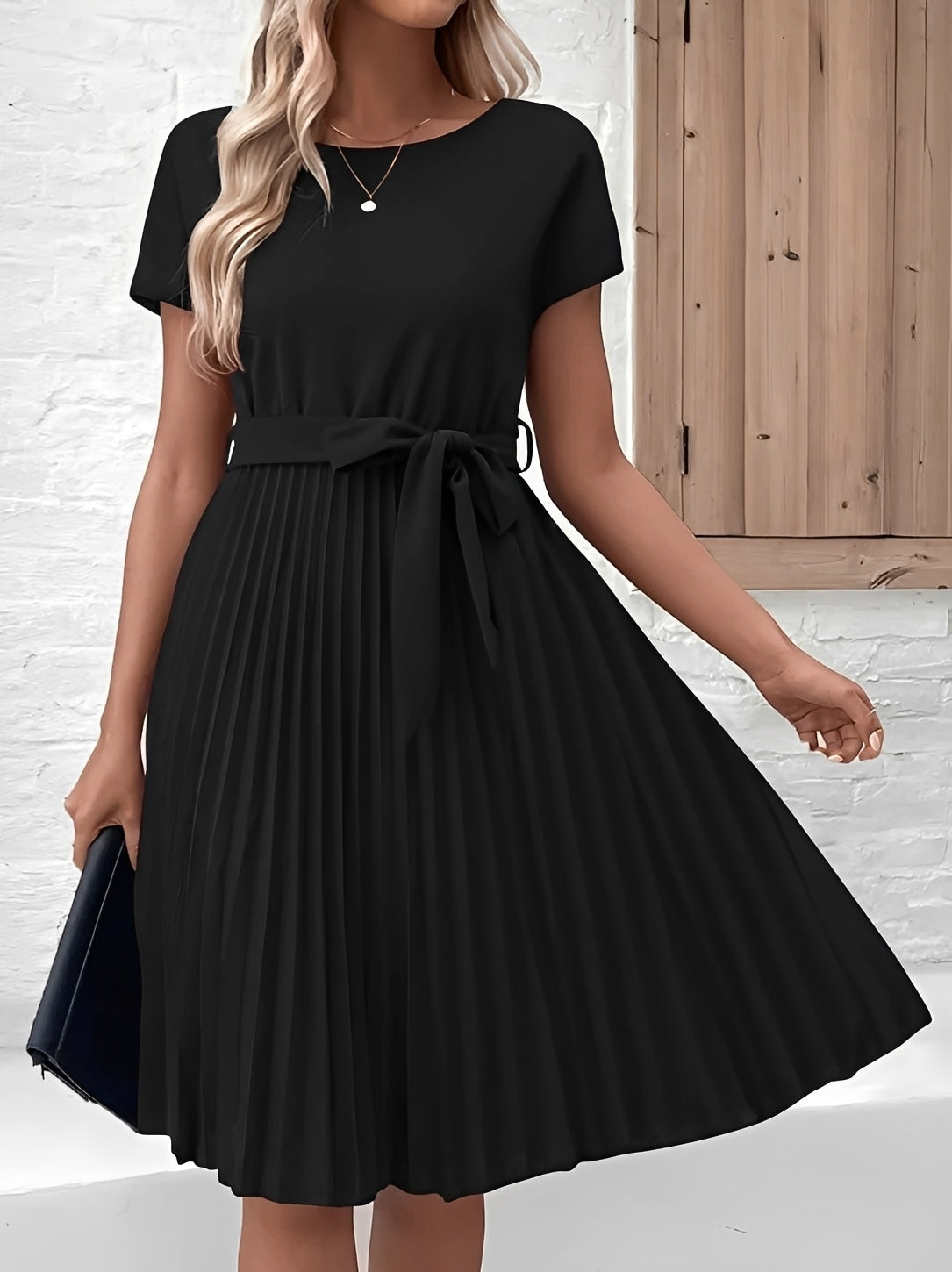 Meza - Vestido Midi Plisado con Cinturón y Manga Corta