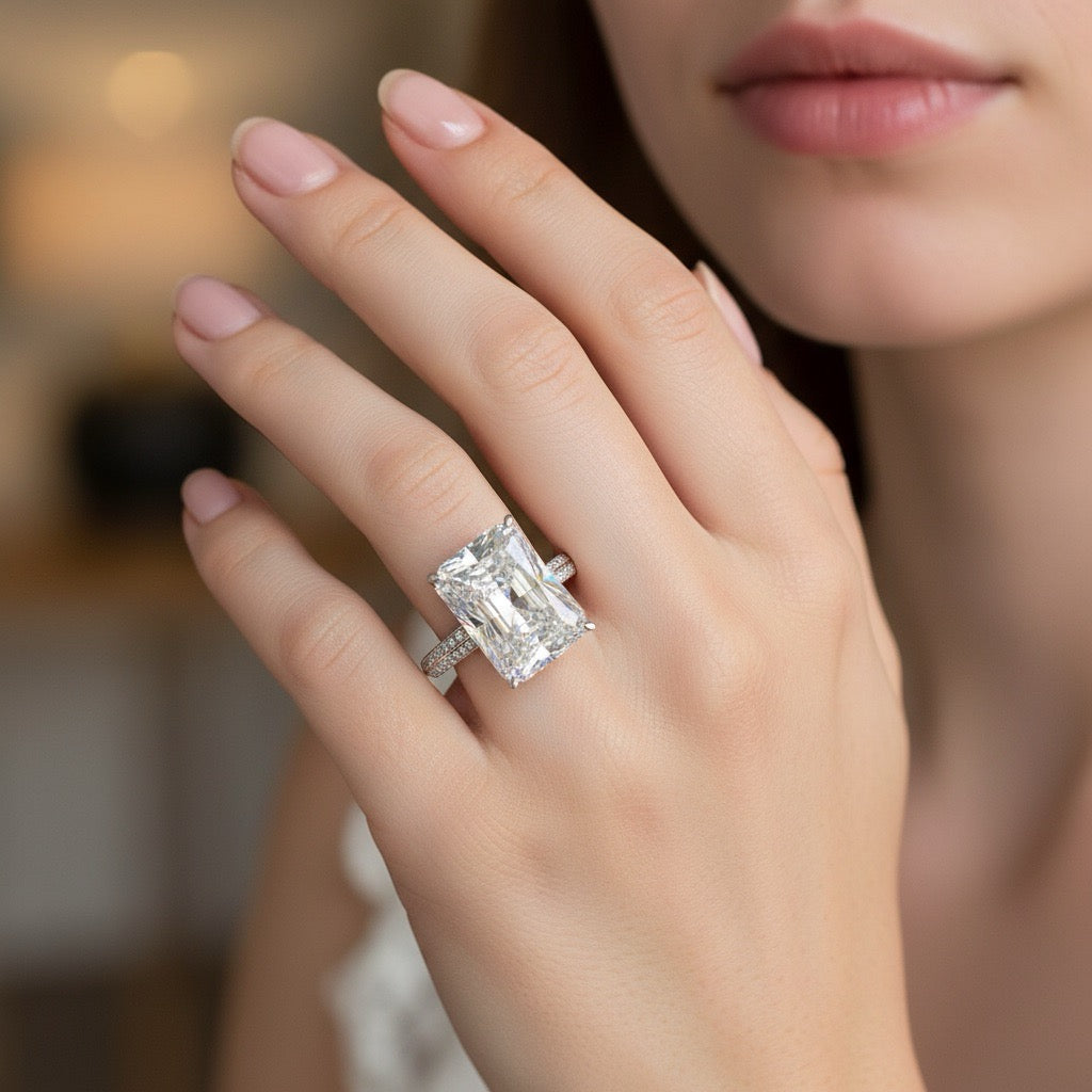 Jade – Anillo con zirconia de gran tamaño