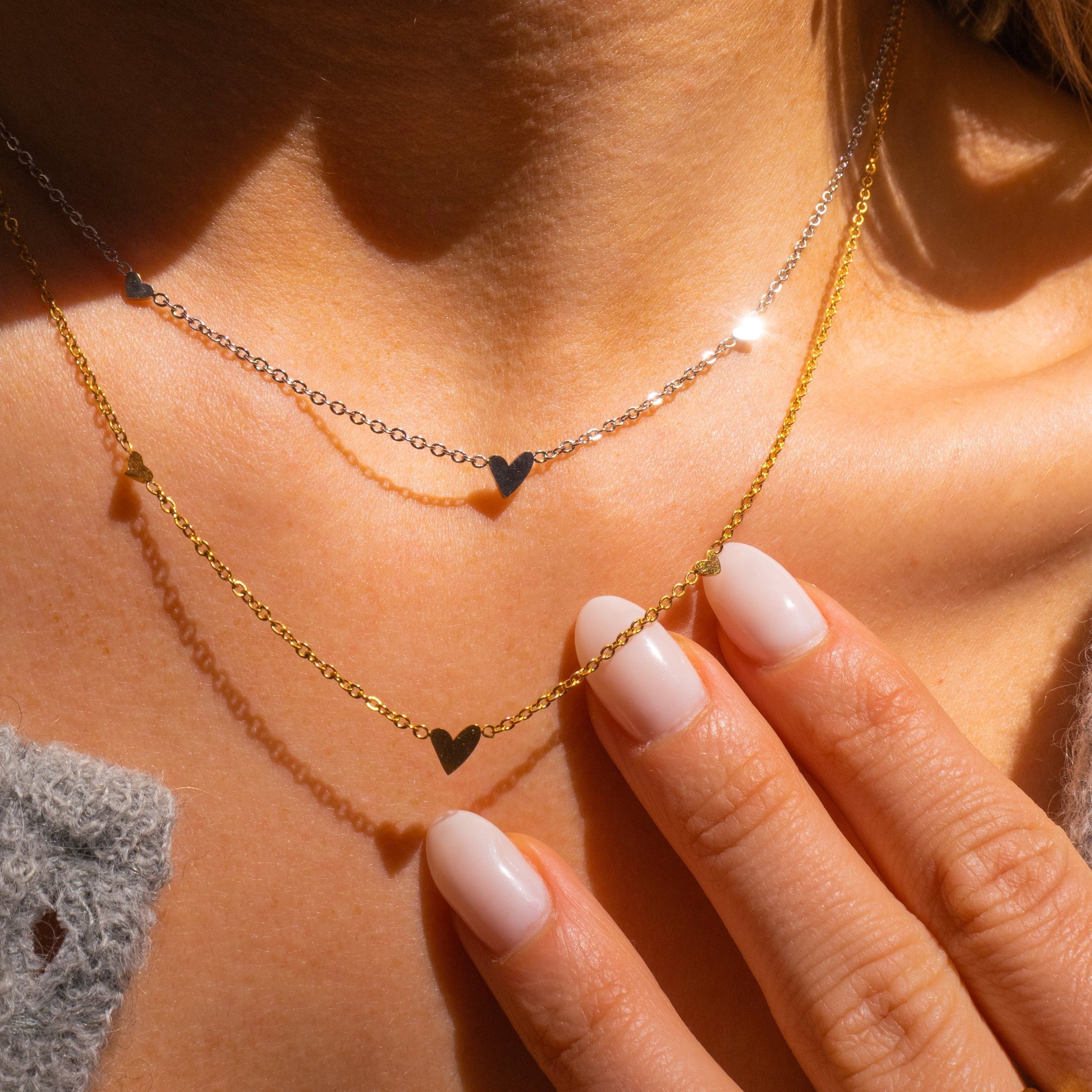 Collar de plata con tres corazones