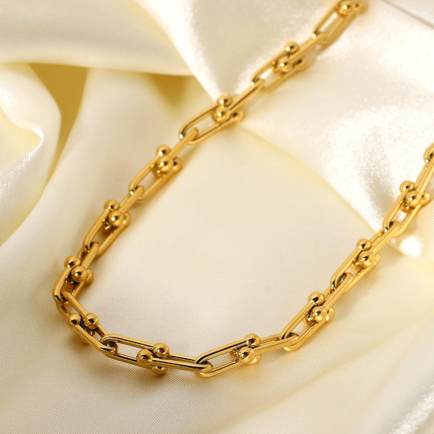 Collar de oro grueso en cascada