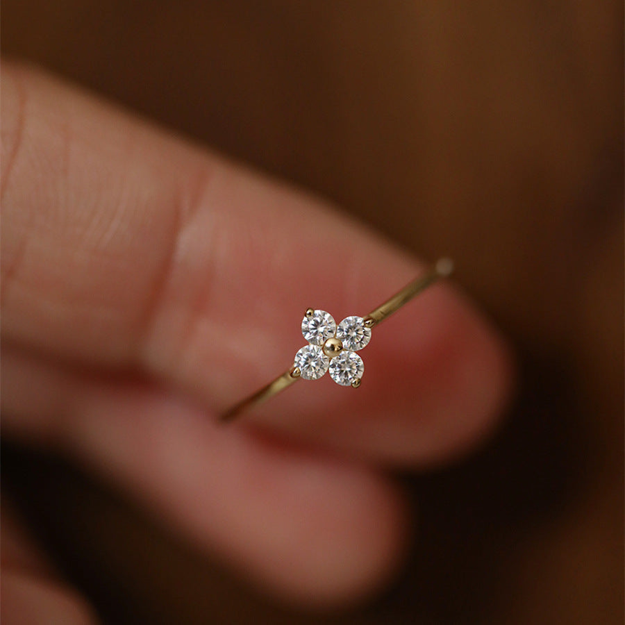 Mia – Anillo de trébol de cristal