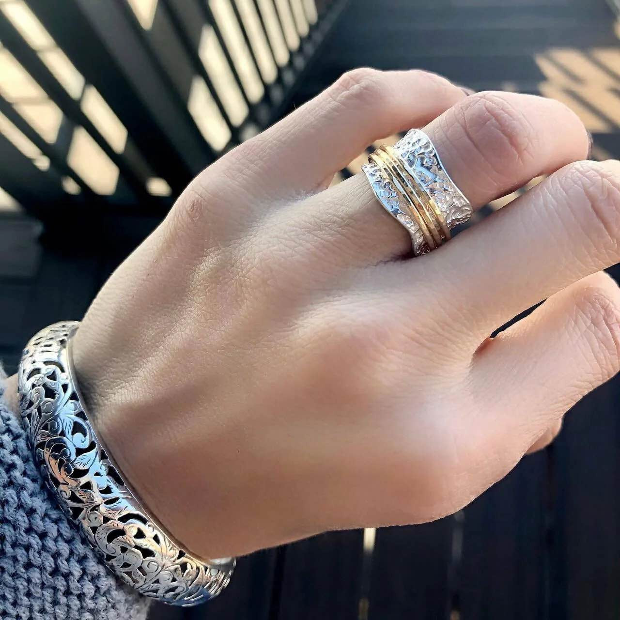 Bianca - Anillo giratorio atemporal de oro y plata