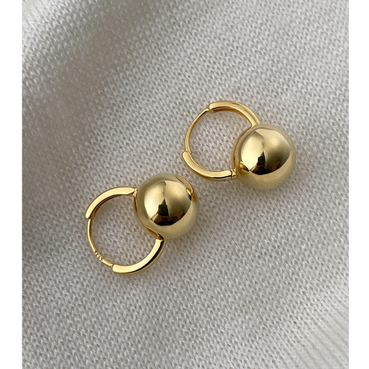 Ellie – Pendientes de bola de plata esterlina con pasador fino