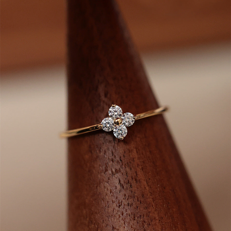 Mia – Anillo de trébol de cristal