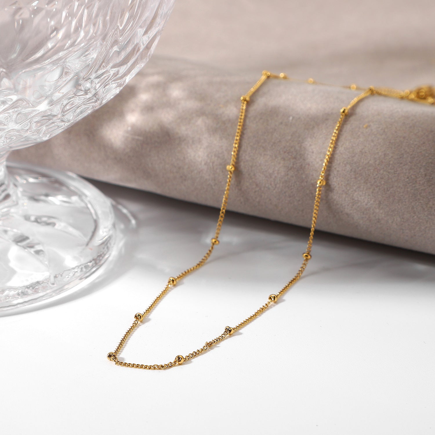 Reign - Collar de oro