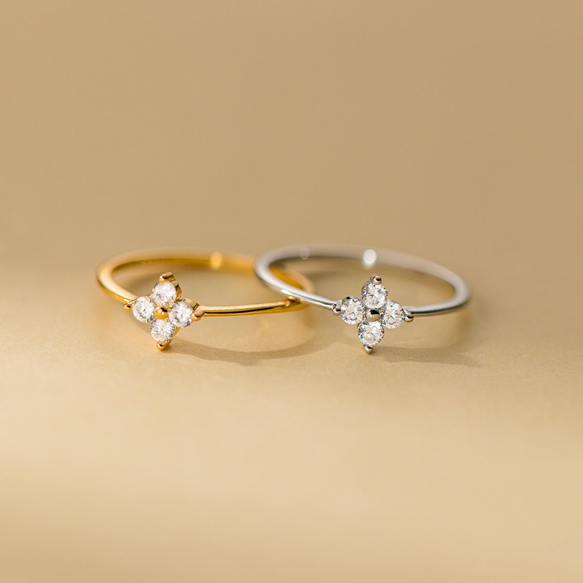 Mia – Anillo de trébol de cristal