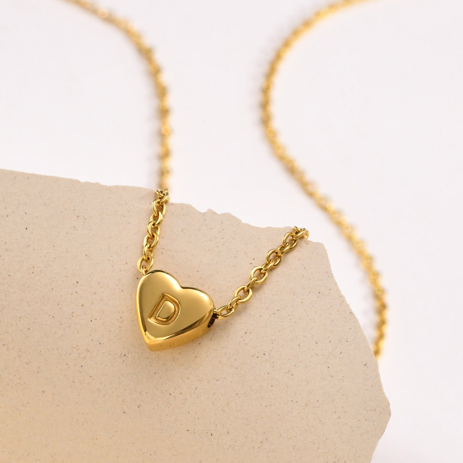 Corazón - Collar de iniciales de oro