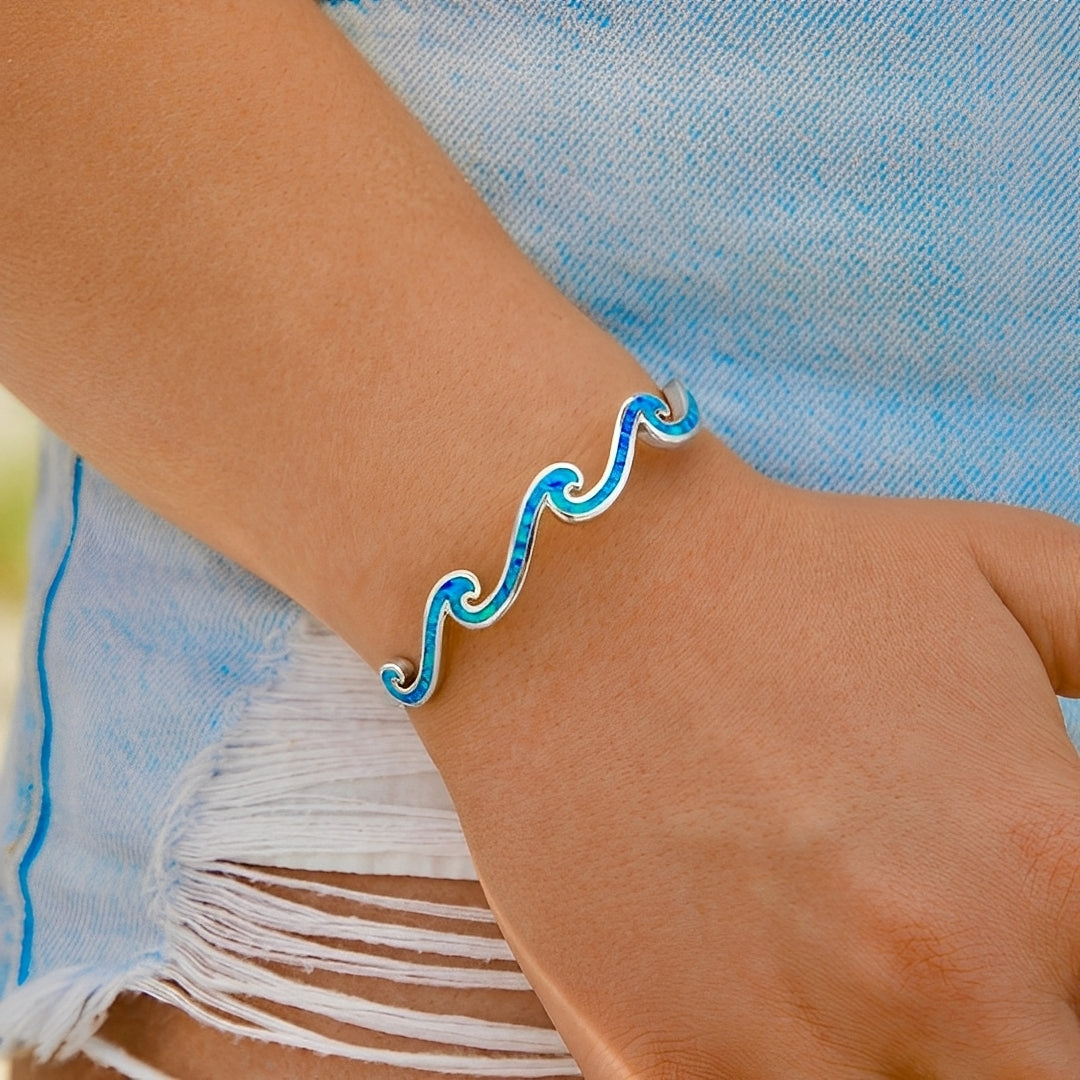 Naya – Pulsera de olas de ópalo y plata