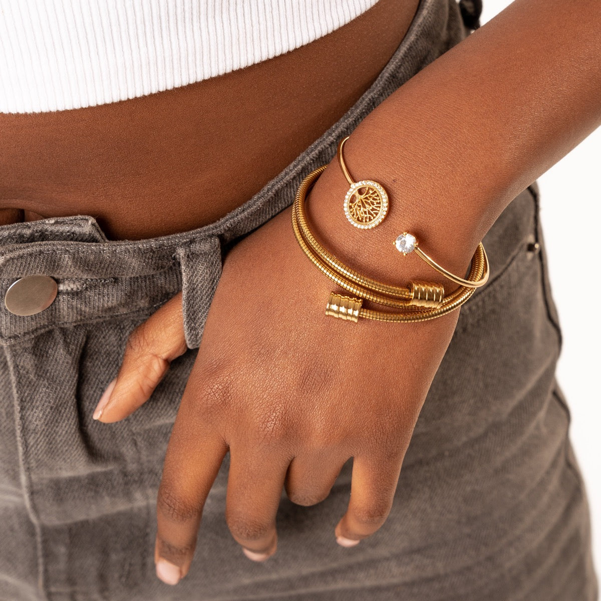 Angie – Pulsera con diseño retorcido en oro