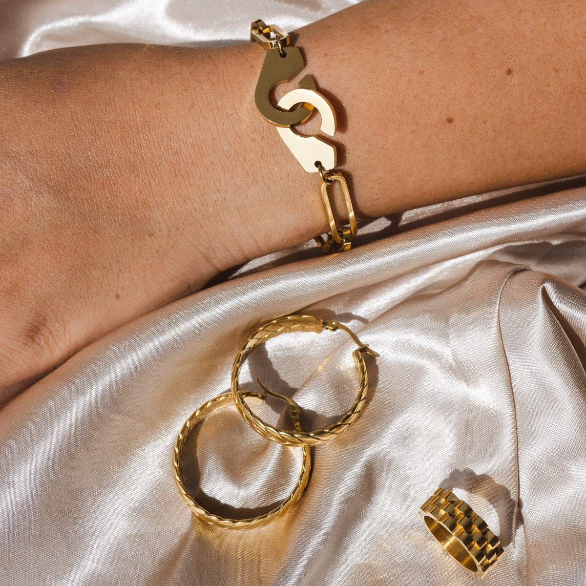 Cassandre – Aros trenzados dorados 18K