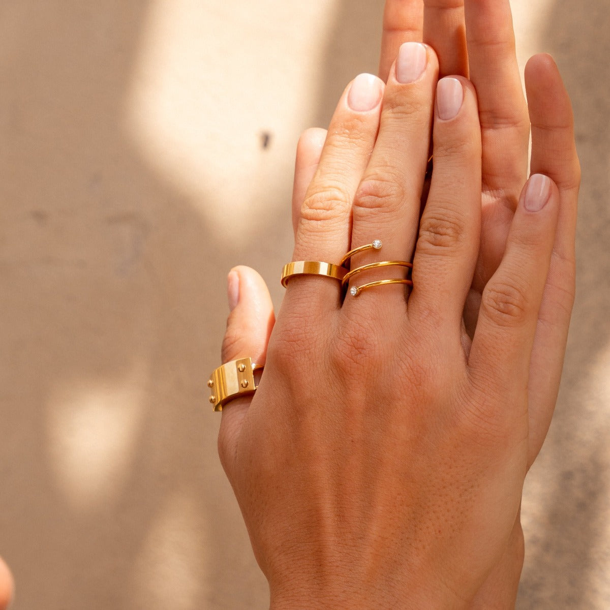 Riza – Anillo espiral con piedra