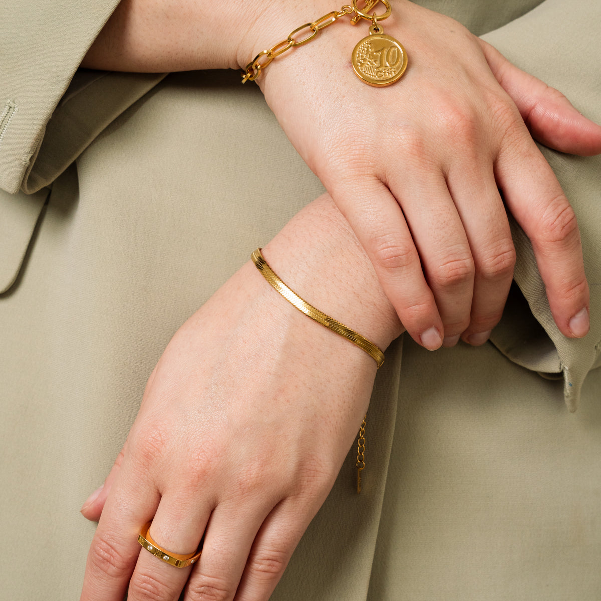Livia – Pulsera de serpiente dorada elegante
