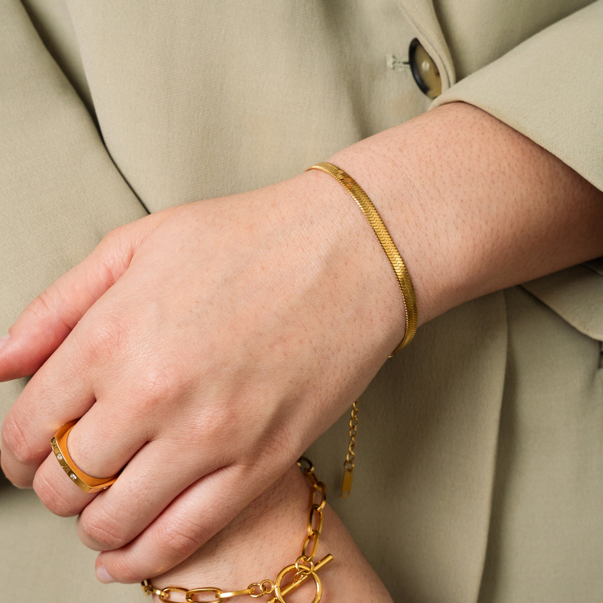 Livia – Pulsera de serpiente dorada elegante