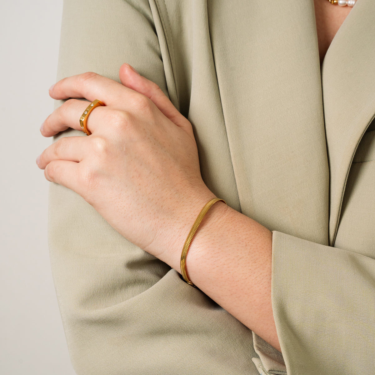 Livia – Pulsera de serpiente dorada elegante