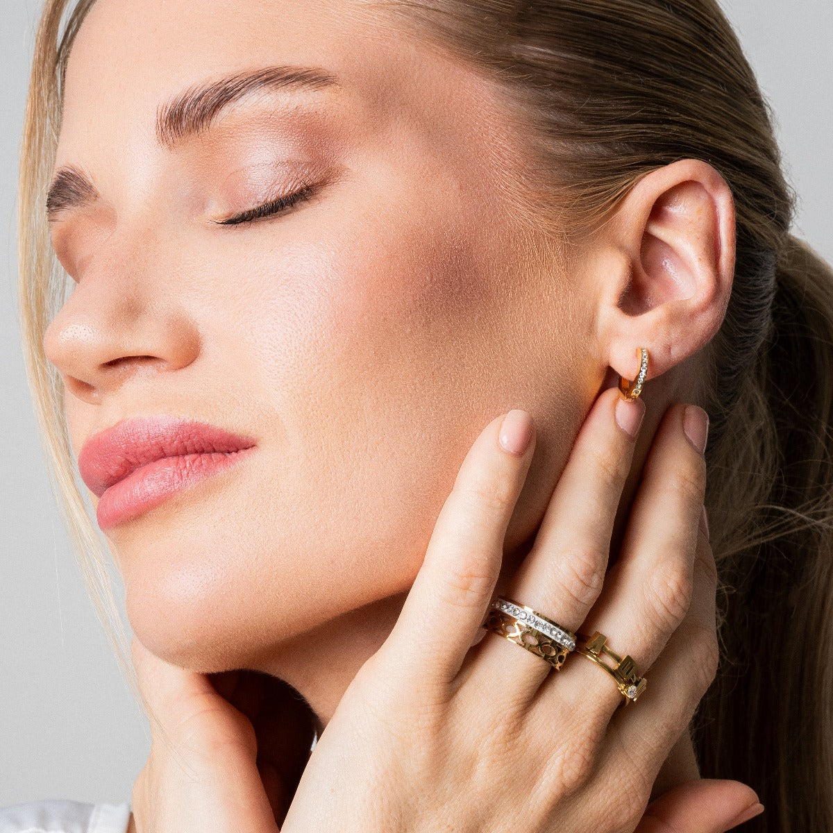 Arielle – Aros ornamentados con piedras