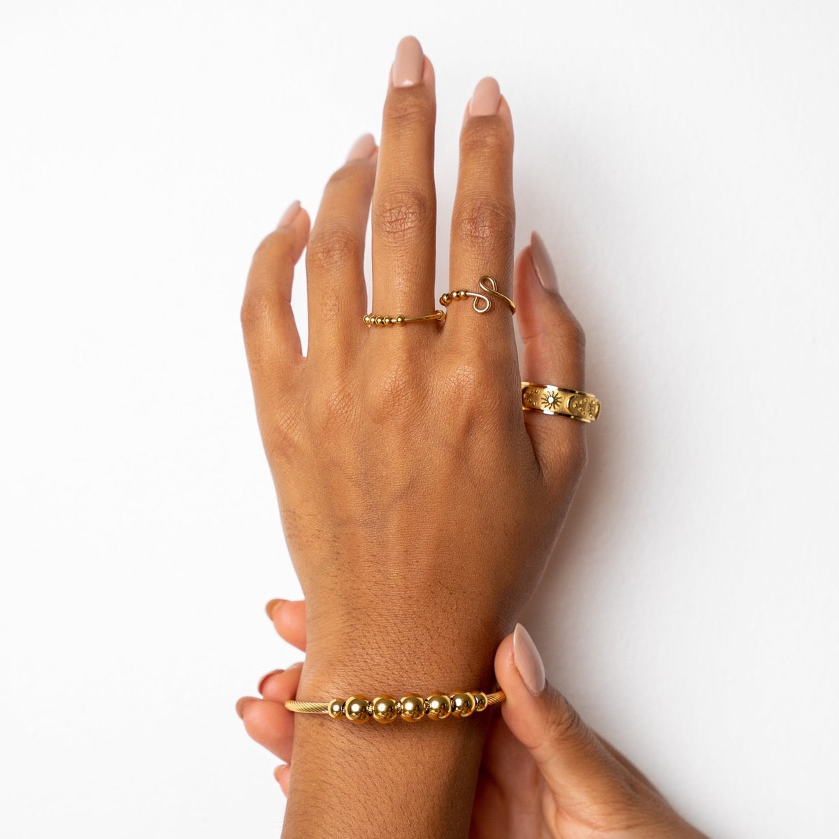 Neri – Anillo anti-estrés ajustable con perlas