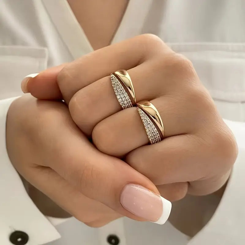Emiko – Anillo de oro amarillo con piedras brillantes