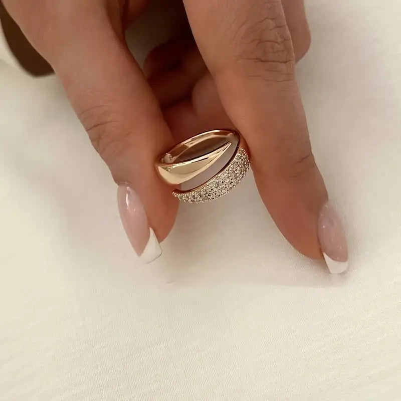 Emiko – Anillo de oro amarillo con piedras brillantes