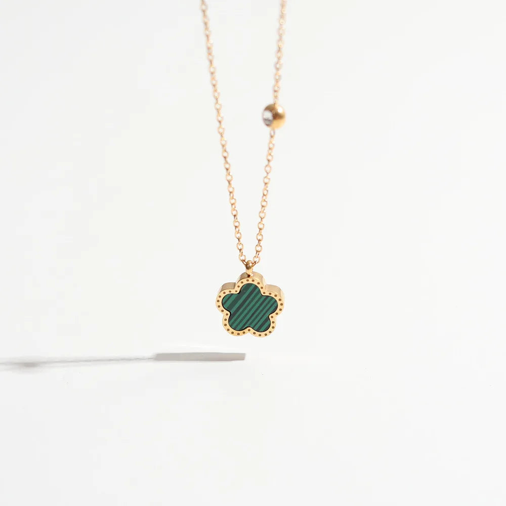 Trébol de cinco hojas - Collar de flores de trébol