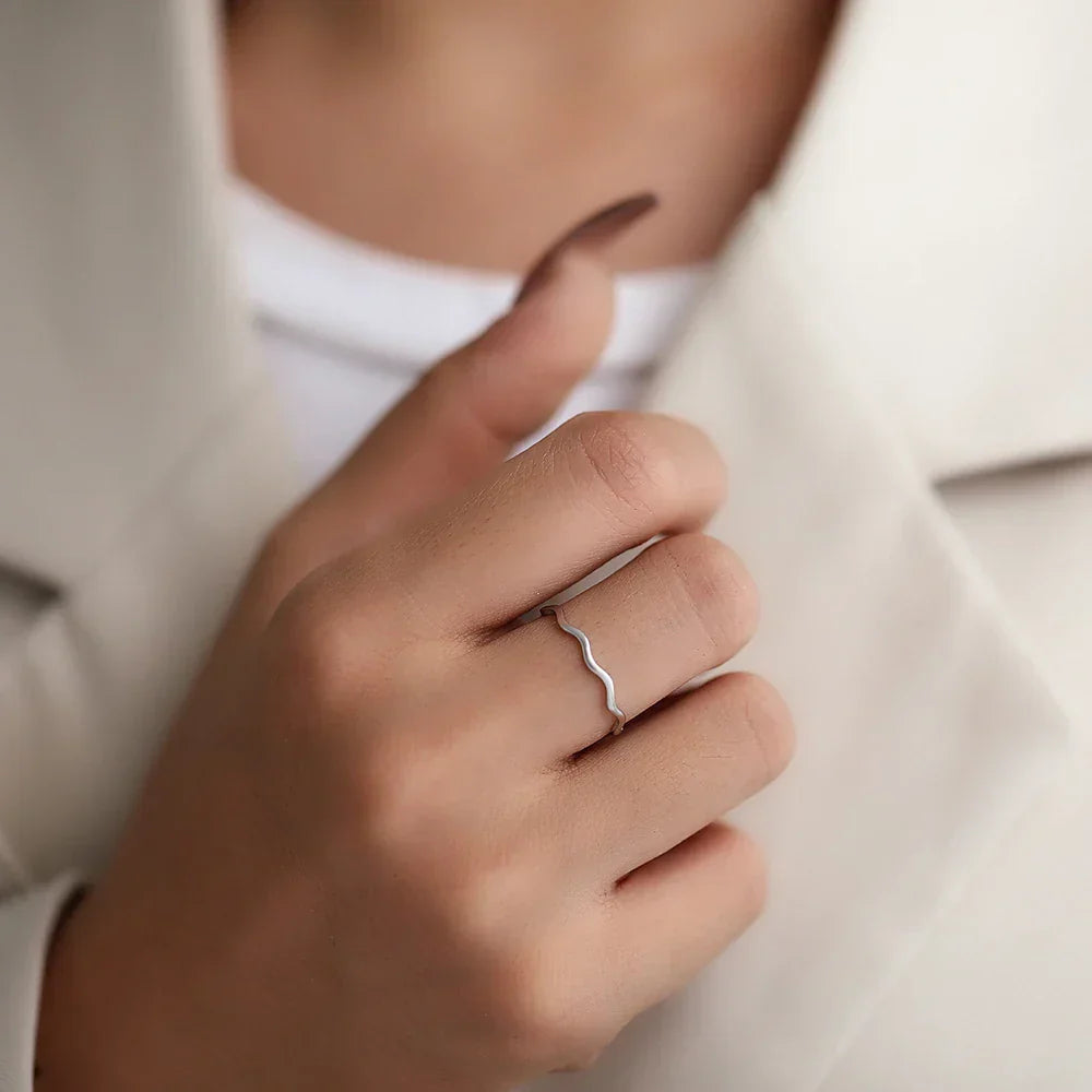 Elowia – Anillo de río infinito elegante