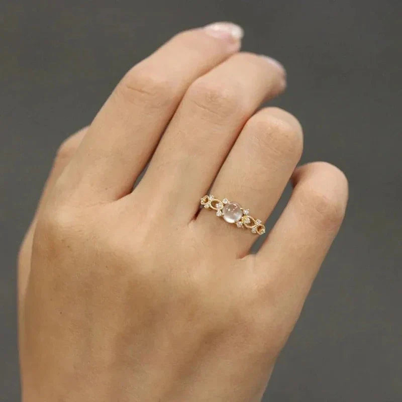 Sienna – Anillo de piedra lunar engastado a mano