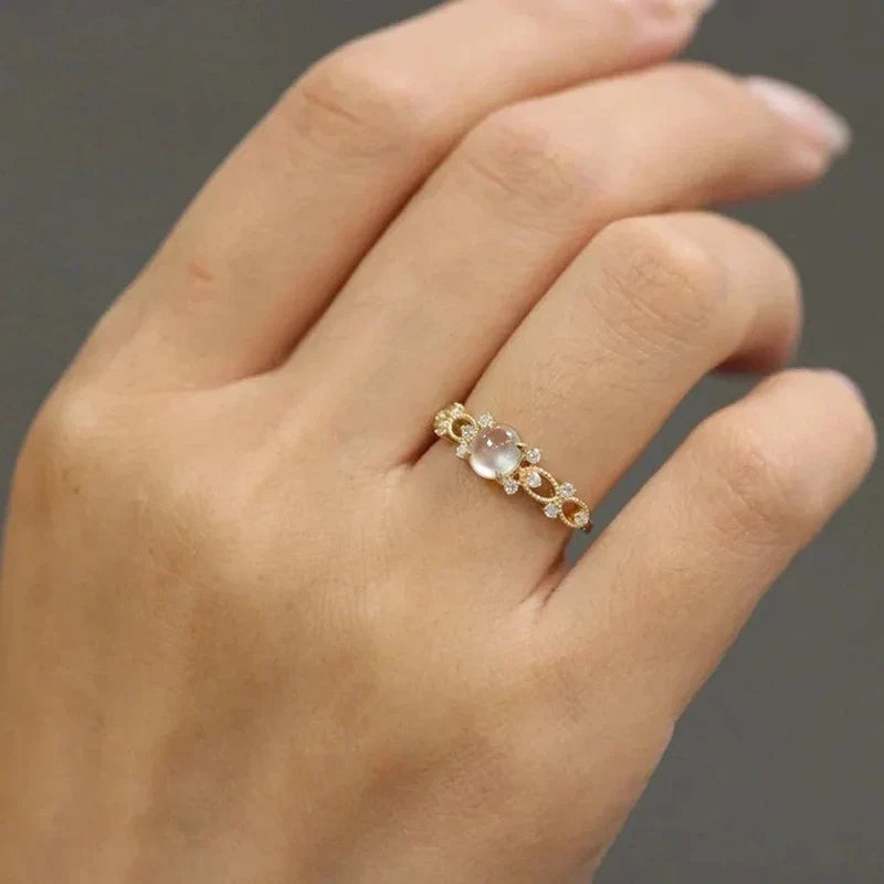 Sienna – Anillo de piedra lunar engastado a mano