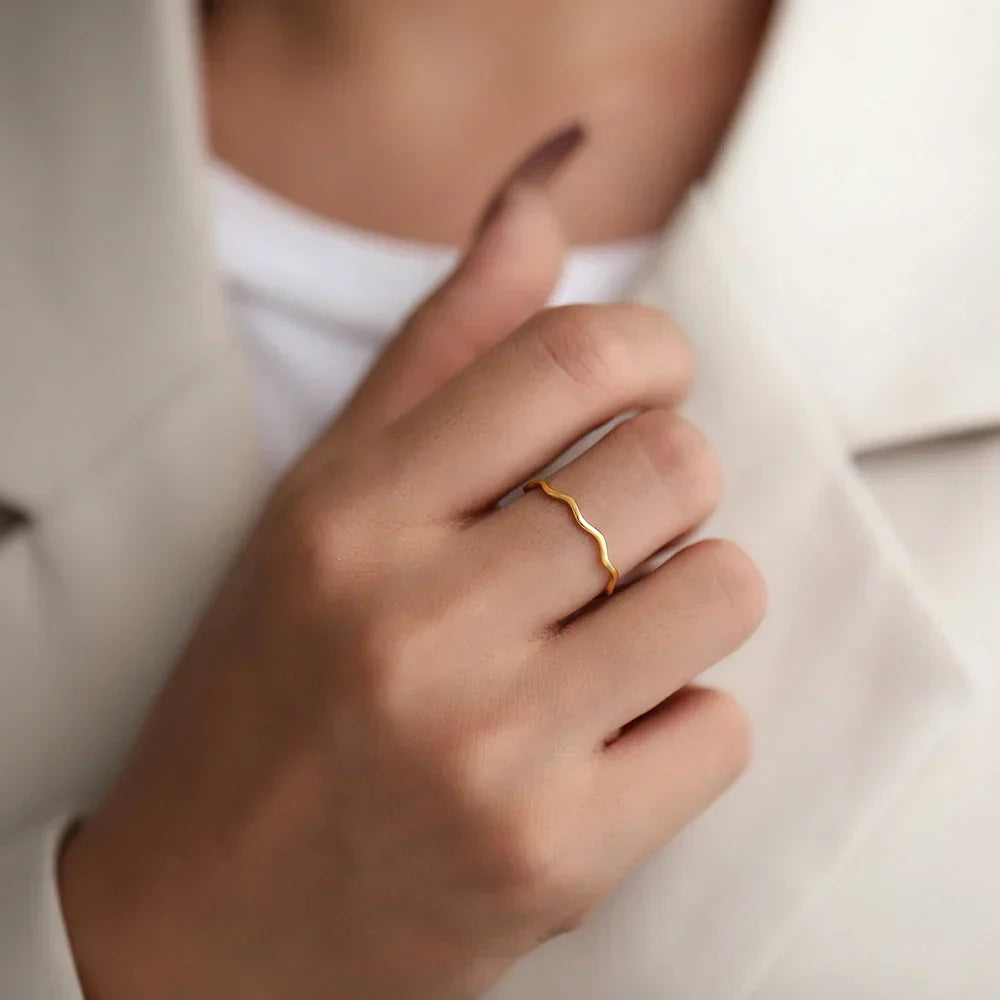 Elowia – Anillo de río infinito elegante