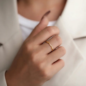 Elowia – Anillo de río infinito elegante