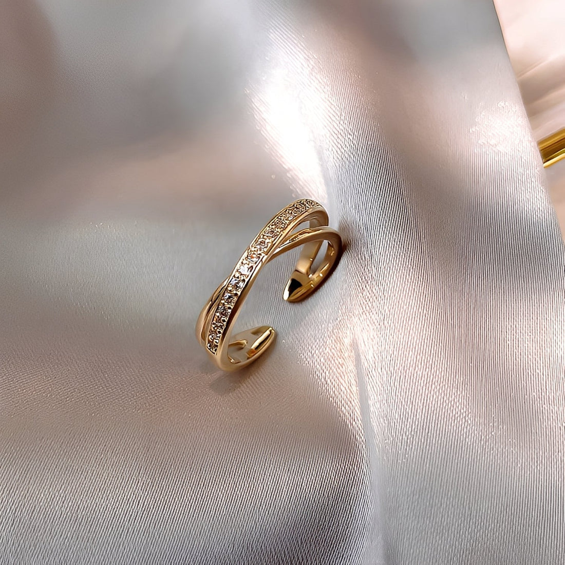Cassia – Anillo ajustable de oro con circonitas