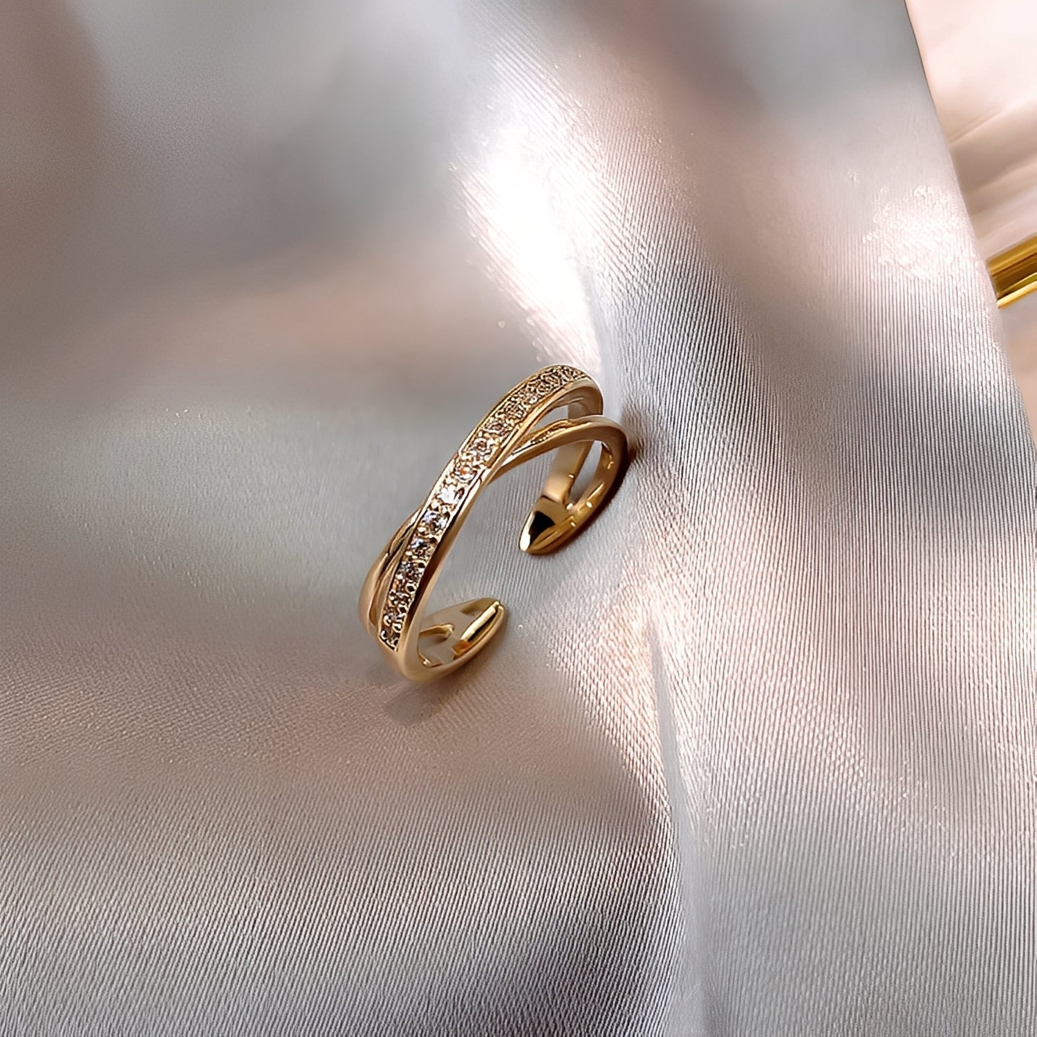 Cassia – Anillo ajustable de oro con circonitas