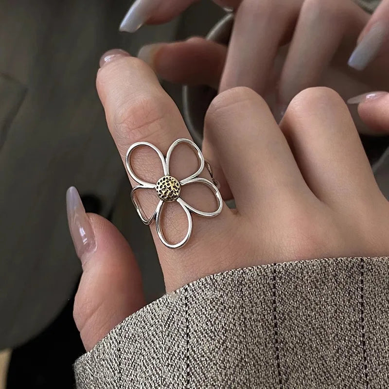 Alizee – Anillo pétalo de plata esterlina